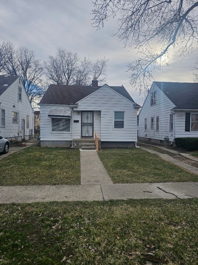 Building Photo - 12944 Rosemont Ave
