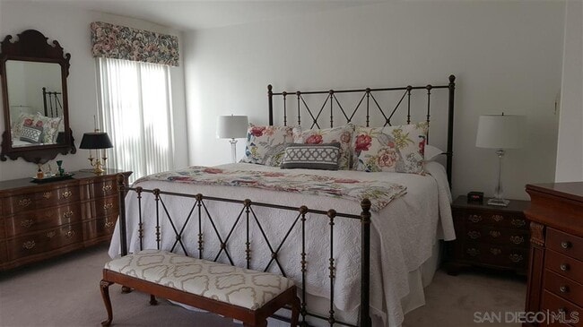 Master bed room - 5157 Renaissance Ave