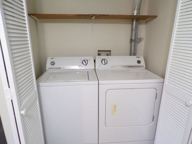 Photo - Rolling Meadows Apartments and Townhouses,... Unit 25E Parkview Drive
