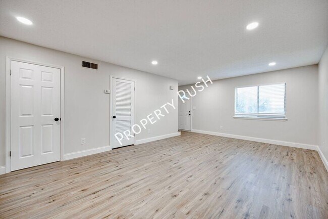 Photo - 2323 Green Forest Dr Unit A