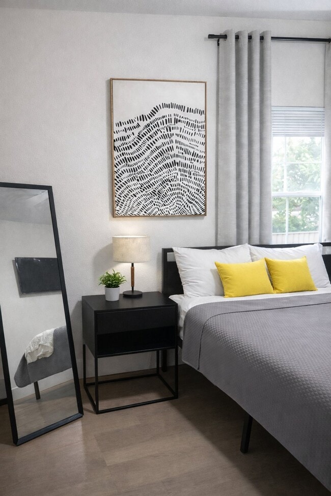 Building Photo - 801 E Knollwood St