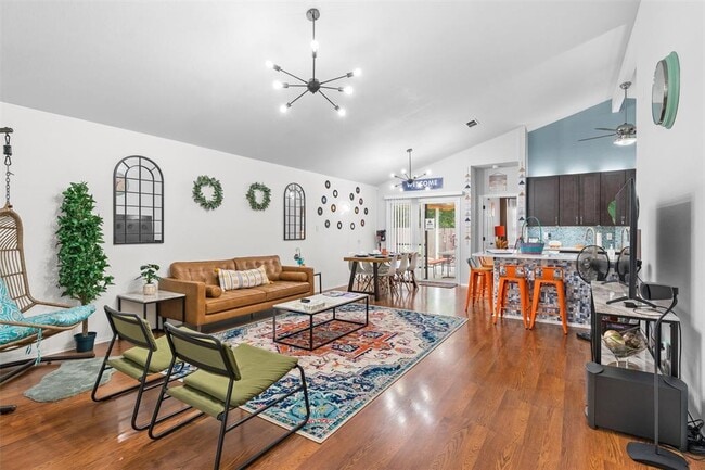 Photo - 512 Edwards Dr