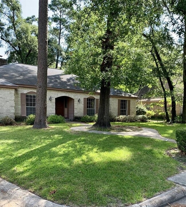 Photo - 2123 Lakeville Dr