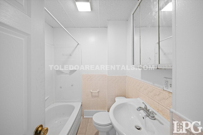 Photo - 5520 N Summit St