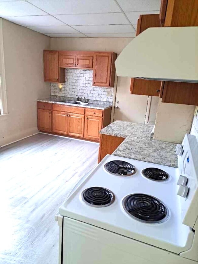 Building Photo - 325-325 W Otterman St Unit 2