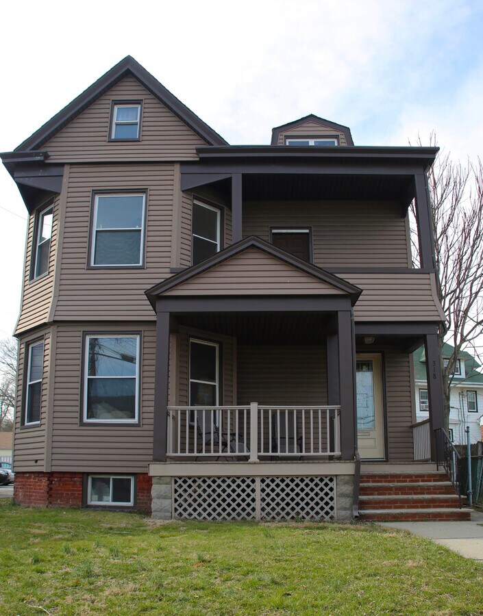 318 Broad St Townhome Townhome Rental in Bloomfield NJ