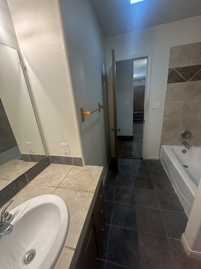 Photo - 1214 E Alamo St