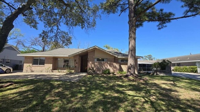 Building Photo - 5566 Beechnut St
