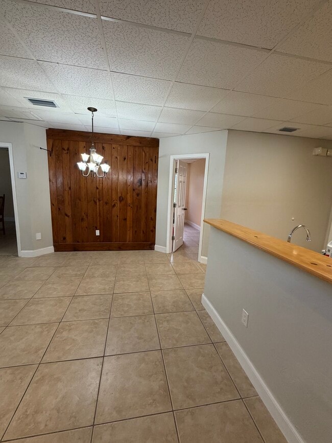Photo - 2020 Laurel Ln