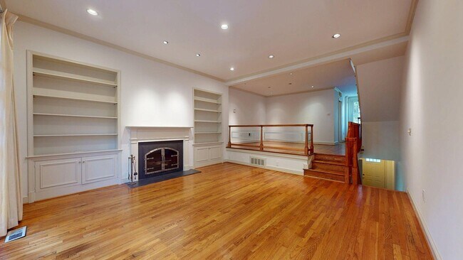 Photo - 4431 MacArthur Blvd NW