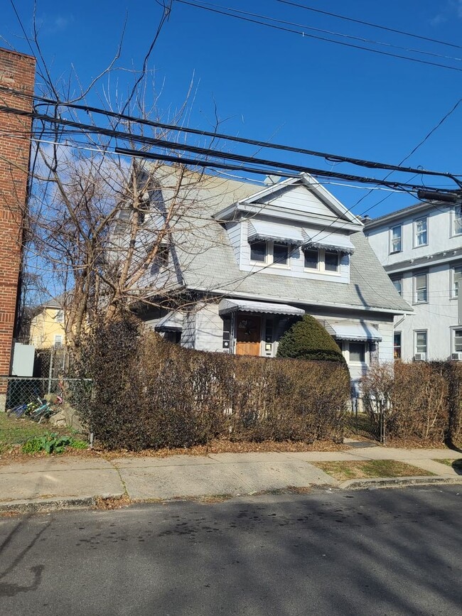 Building Photo - 443 Main St Unit Apt 2