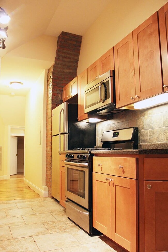 Photo - 160 North St Unit Large 9 Bedroom House!