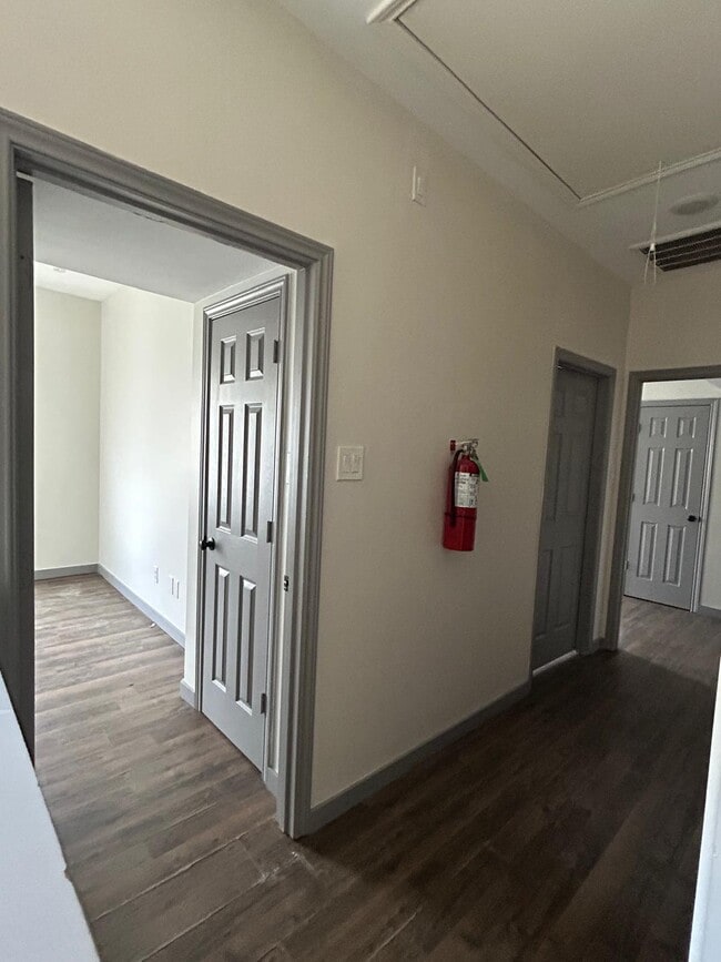 3 bedroooms upstairs - 6533 Brittmoore Rd