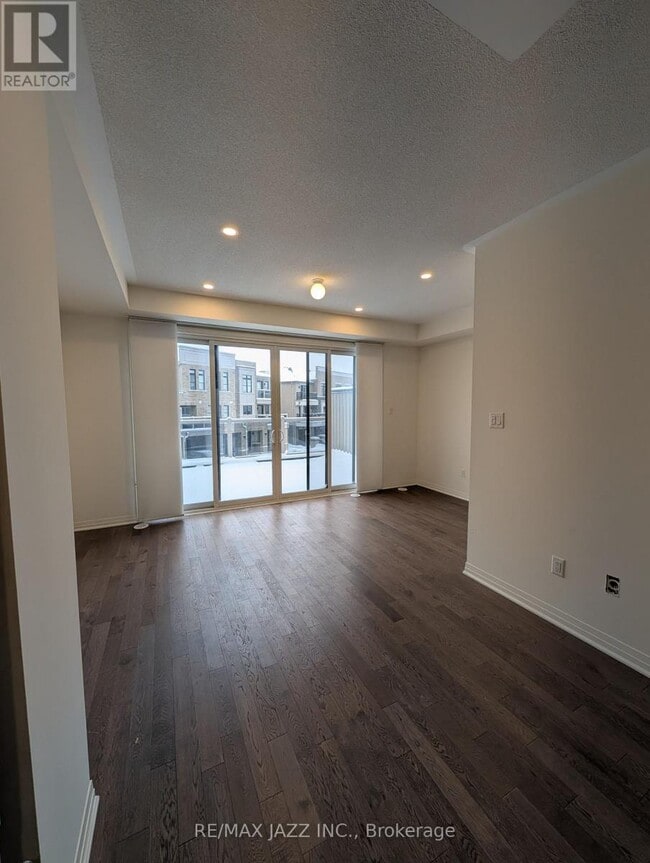 Photo - 19 Clarington Blvd