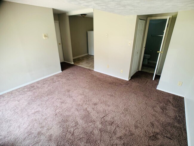 Photo - Shaw Manor Unit 103