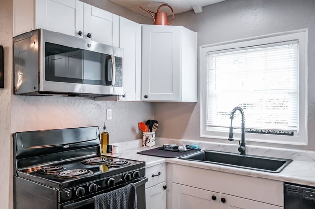 Photo - 1408 Lawrence St