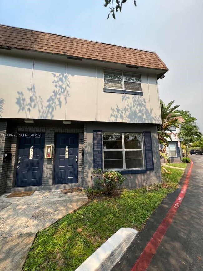 Building Photo - 4625 NW 9th Dr