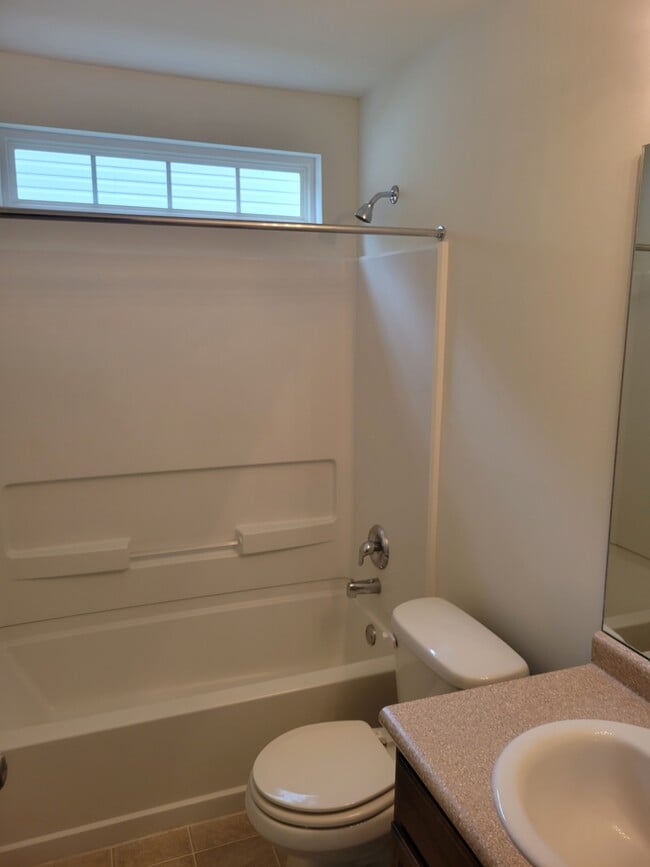 Photo - 106 Five Oaks Ct