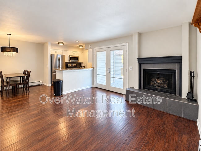 Building Photo - 3230 Montclaire Ct Unit 16B