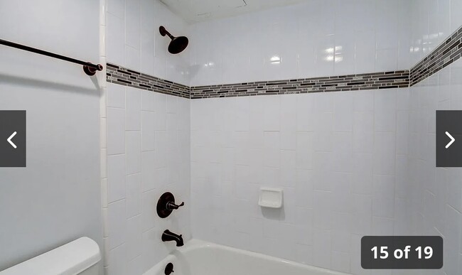 Photo - 888 N Logan St Unidad 4f