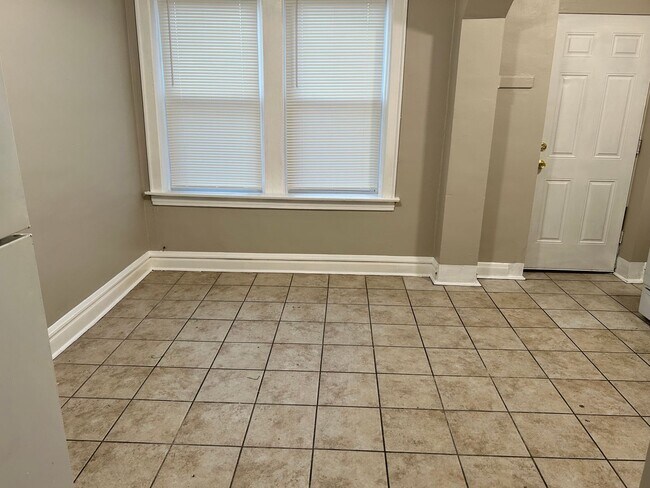 Photo - 5041 W 18th St Unidad 10