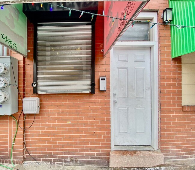 Photo - 1247 Snyder Ave Unit 2nd Floor Front