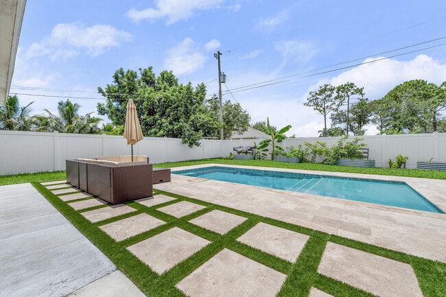 Photo - 1280 SW Kalevala Dr