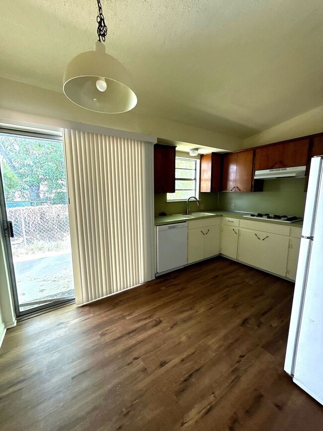 Photo - 603 Flournoy Dr Unit B