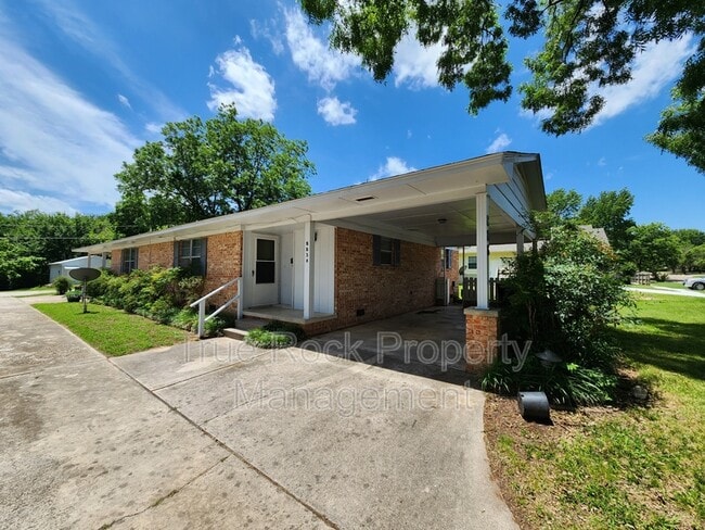 Photo - 223 E 17th St House