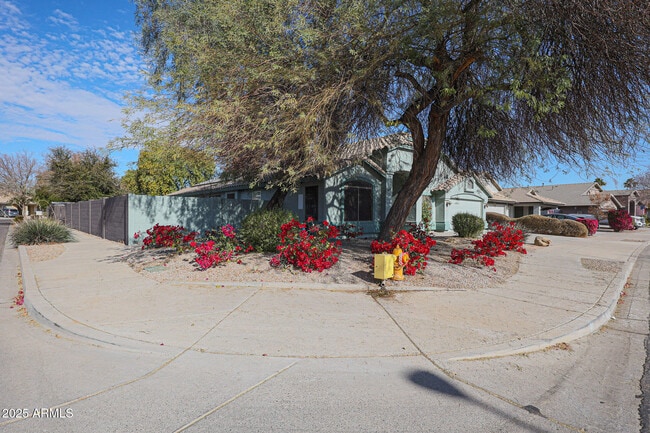 Photo - 16796 W Pierce St