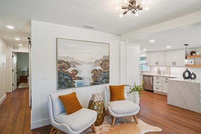 Photo - 3123 W La Salle St