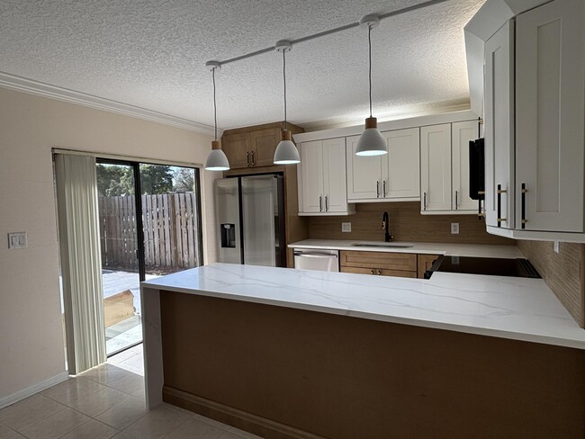 Photo - 1010 10th Ct