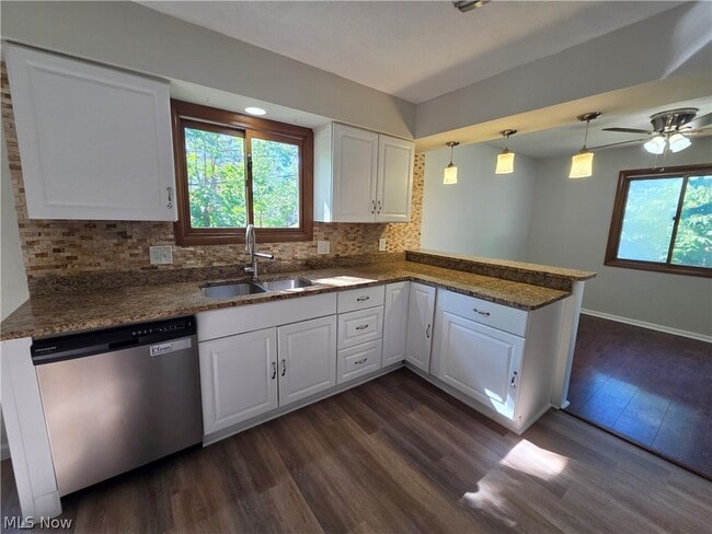 Photo - 2540 Charney Rd