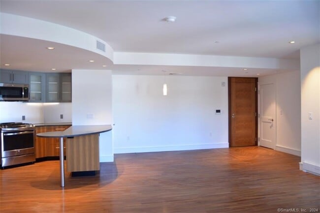 Photo - 5 Church Ln Unit 402