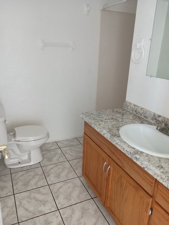 Photo - 2046 W Hazelwood Pky
