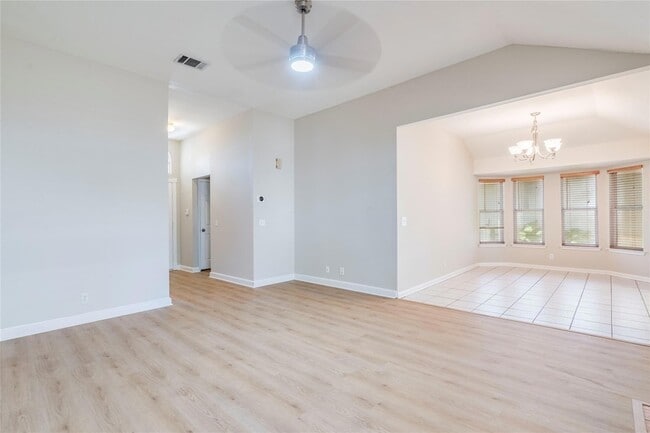 913 Jasmine Trail