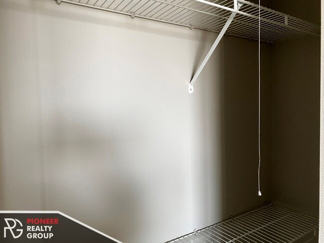 Photo - 2551 N Clark St