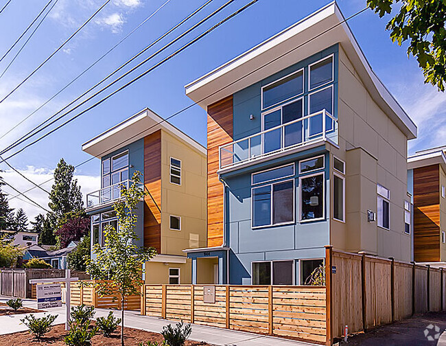 Building Photo - Updated, Modern Townhouse in Greenwood!