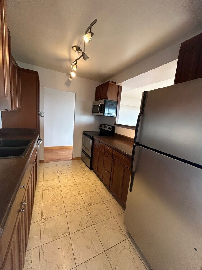 Photo - 4180 N Marine Dr Unit 405