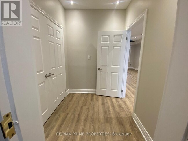 Photo - 2929 Bur Oak Ave