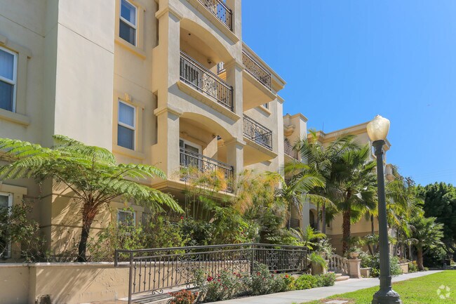 1836 Parnell Avenue - 1836 Parnell Avenue Apartments