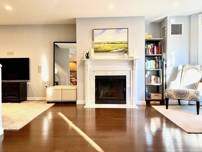 Building Photo - 47 Harvard St Unit A4