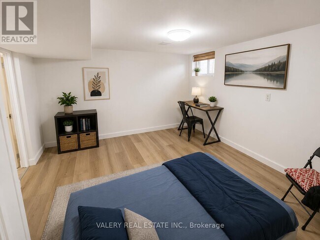 Photo - 374 Edmonton St