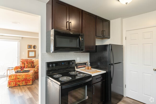 2BR 2BA 1035SF