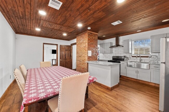 Photo - 7623 Ave E
