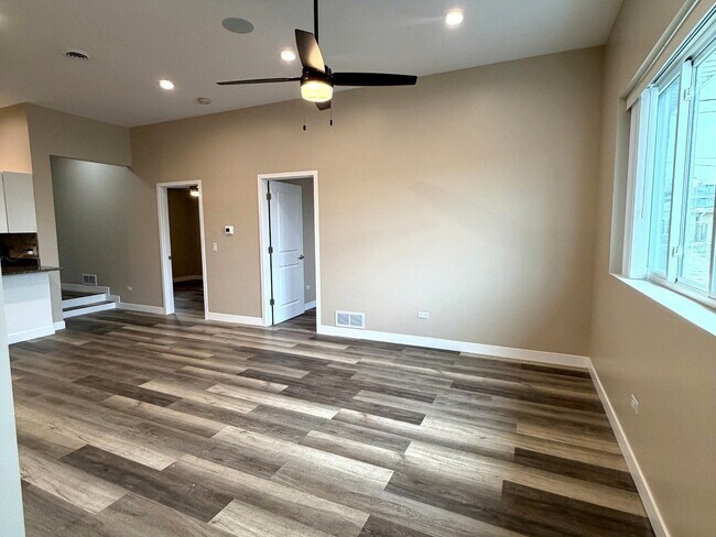 Photo - 4809 W 103rd St