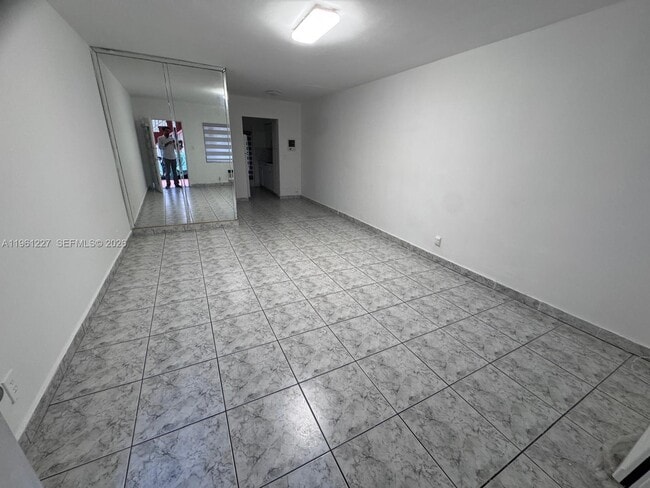 Photo - 7840 Harding Ave Unidad 2