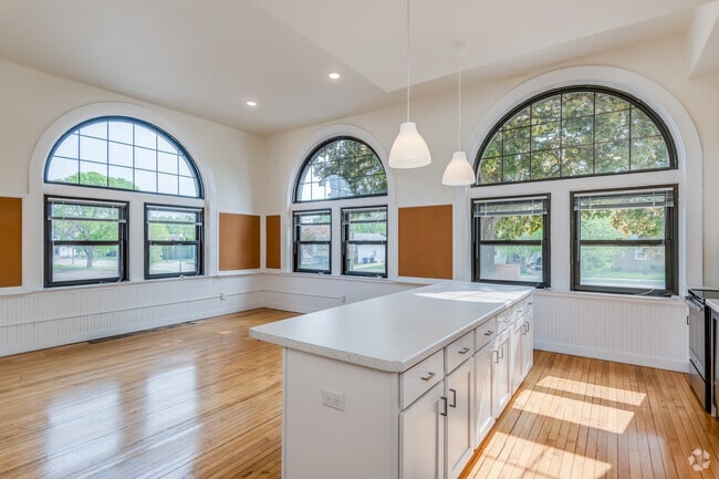 2 BR, 1 BA - 1,213SF