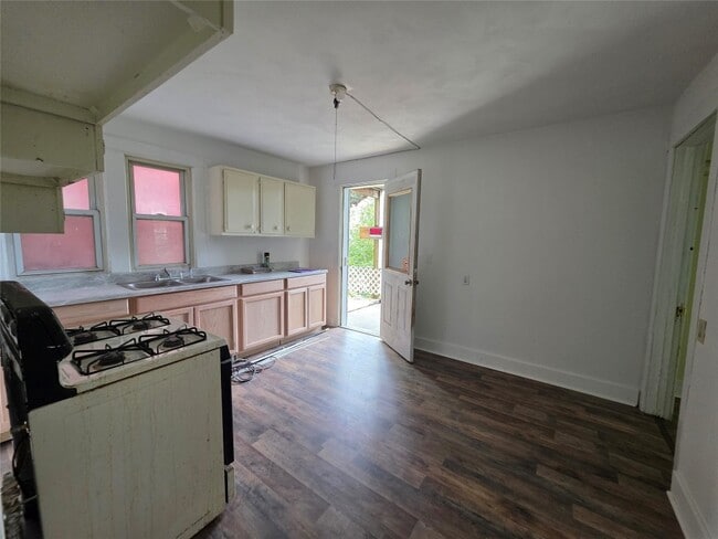 Building Photo - 155 Willow St Unit 1st Floor Rental