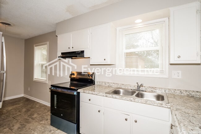 Photo - 473 Bradwood Ave